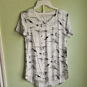 Grace And Lace Marble Print V-Neck Women's Top, Xxs-S